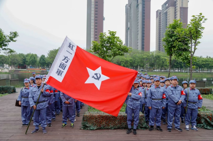 重走長(zhǎng)征 成年人